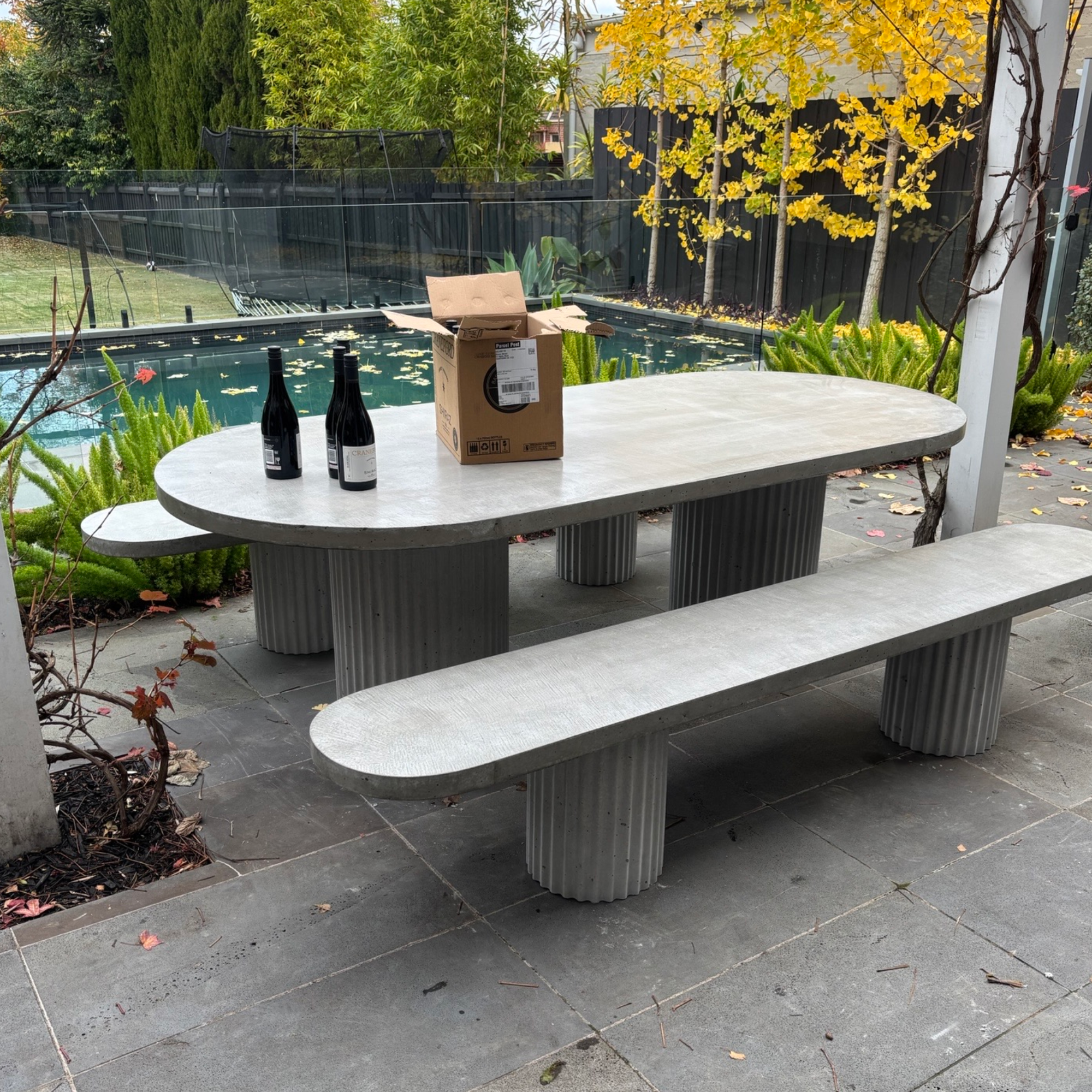 Oval Outdoor Set with Rippled Pillars