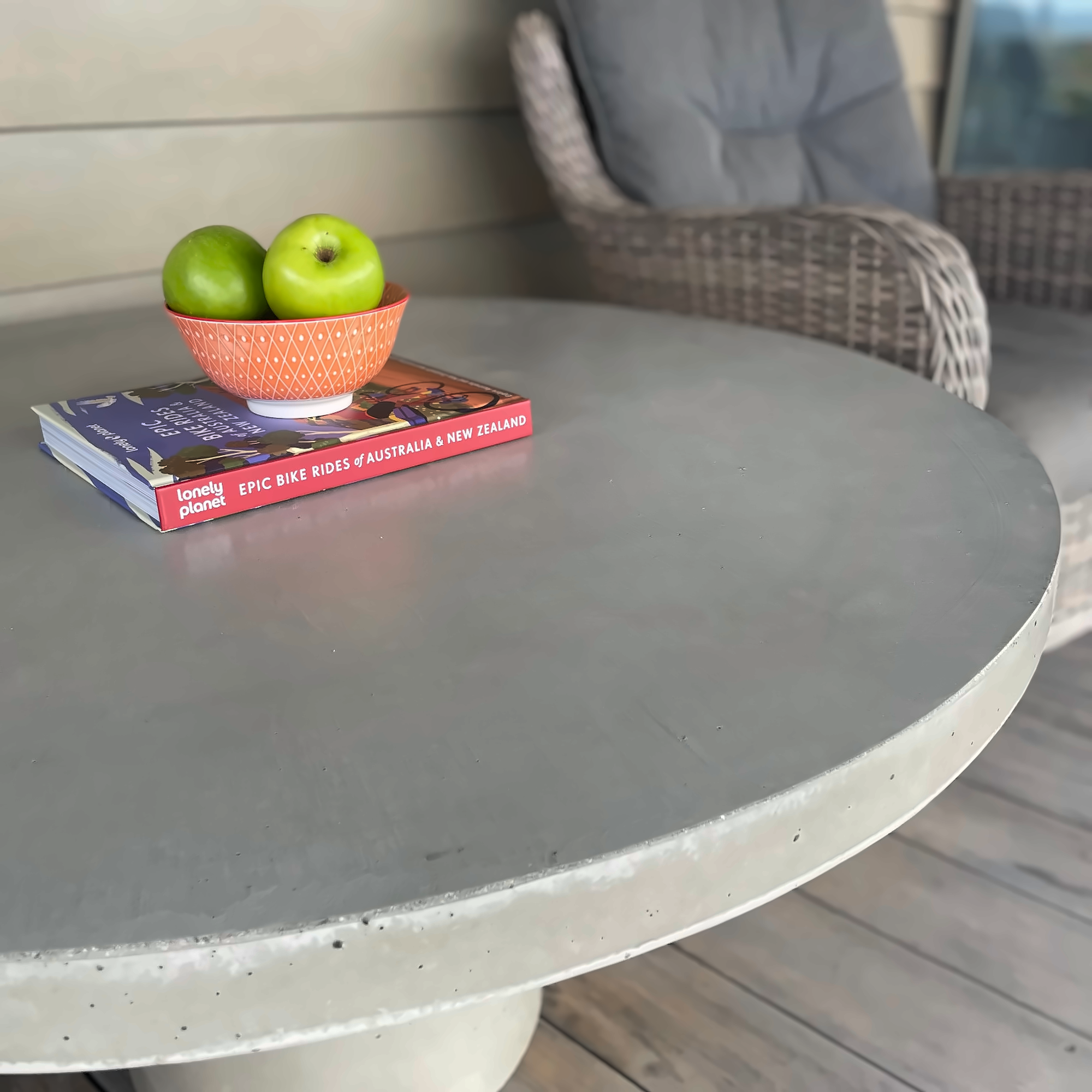 Concrete Coffee table with ripple pillar